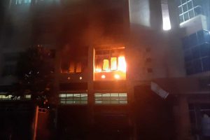 Peristiwa kebakaran pada Gedung Teknik Industri FT UB, Minggu (26/9/2021) malam. (ist) - Tak Ada Korban Jiwa dalam Kebakaran di Gedung FT UB