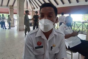 Suwignyo memberikan keterangan kepada awak media. (ist) - Jembatan Srigonco Bantur Berubah Nama Jadi Jembatan Pelangi