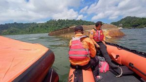 Tenggelamnya kapal pengayoman. (ist) - Kapal Pengayoman Terbalik di Nusakambangan, Tewaskan 2 Orang