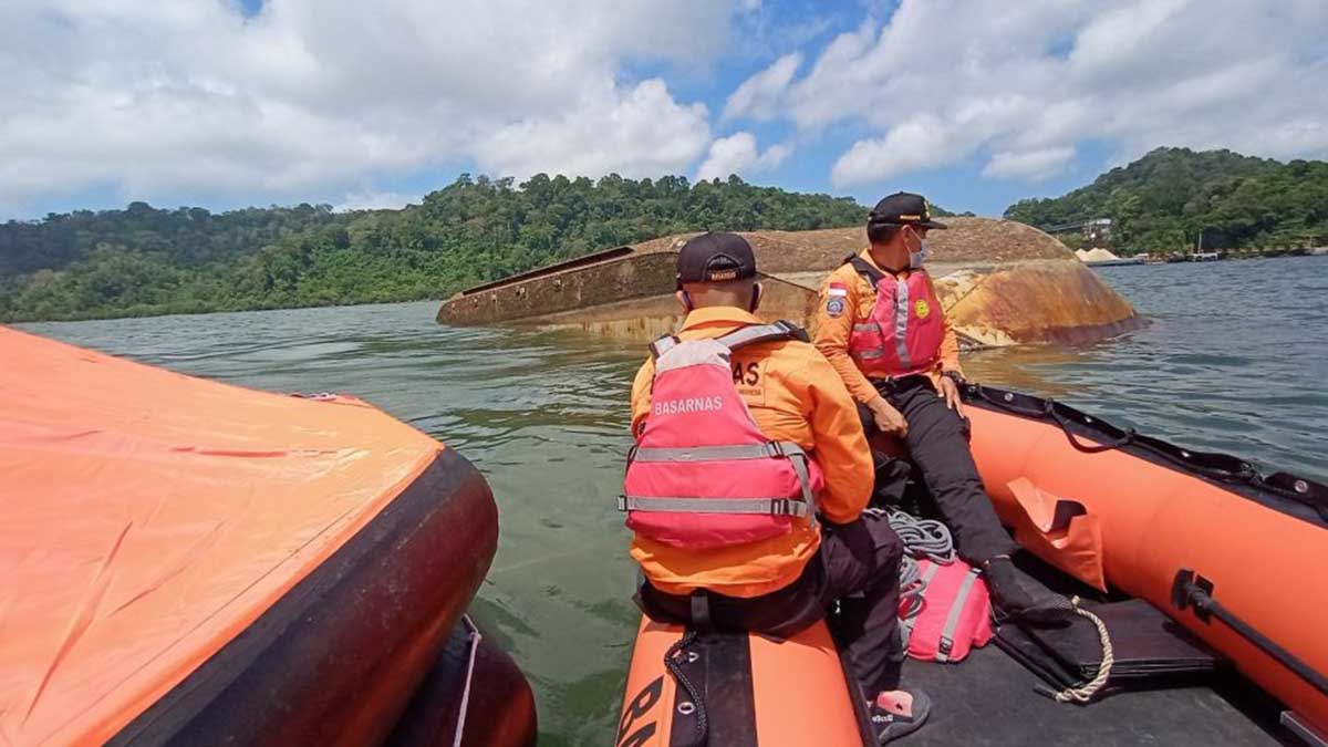 Tenggelamnya kapal pengayoman. (ist) - Kapal Pengayoman Terbalik di Nusakambangan, Tewaskan 2 Orang