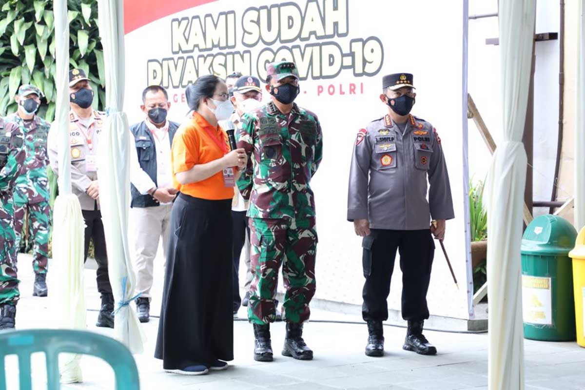 Tinjauan vaksinasi Panglima TNI-Kapolri di Malang. (ist) - Kapolri-Panglima TNI Dorong Percepatan Vaksinasi di Malang Raya