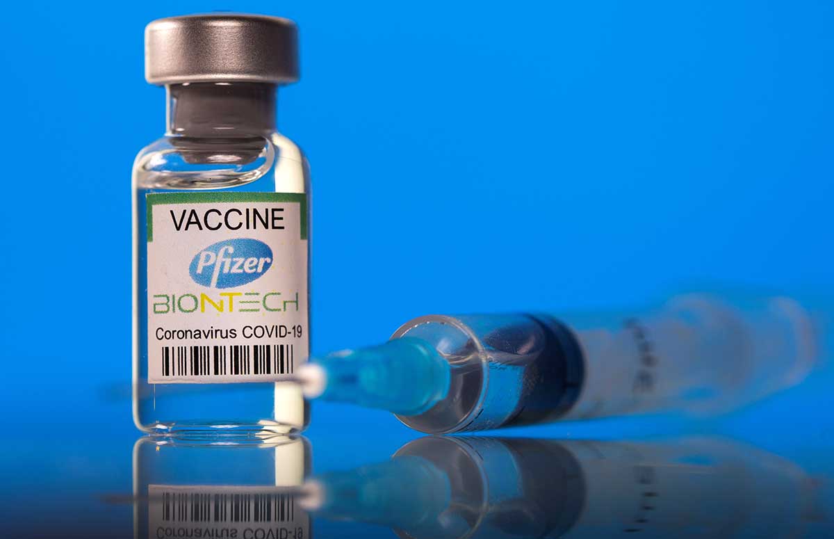 Vaksin Pfizer. (ist) - Meski Mengandung Unsur Najis, MUI Bolehkan Vaksin Pfizer - file photo: picture illustration of a vial labelled with the pfizer biontech coronavirus disease (covid 19) vaccine