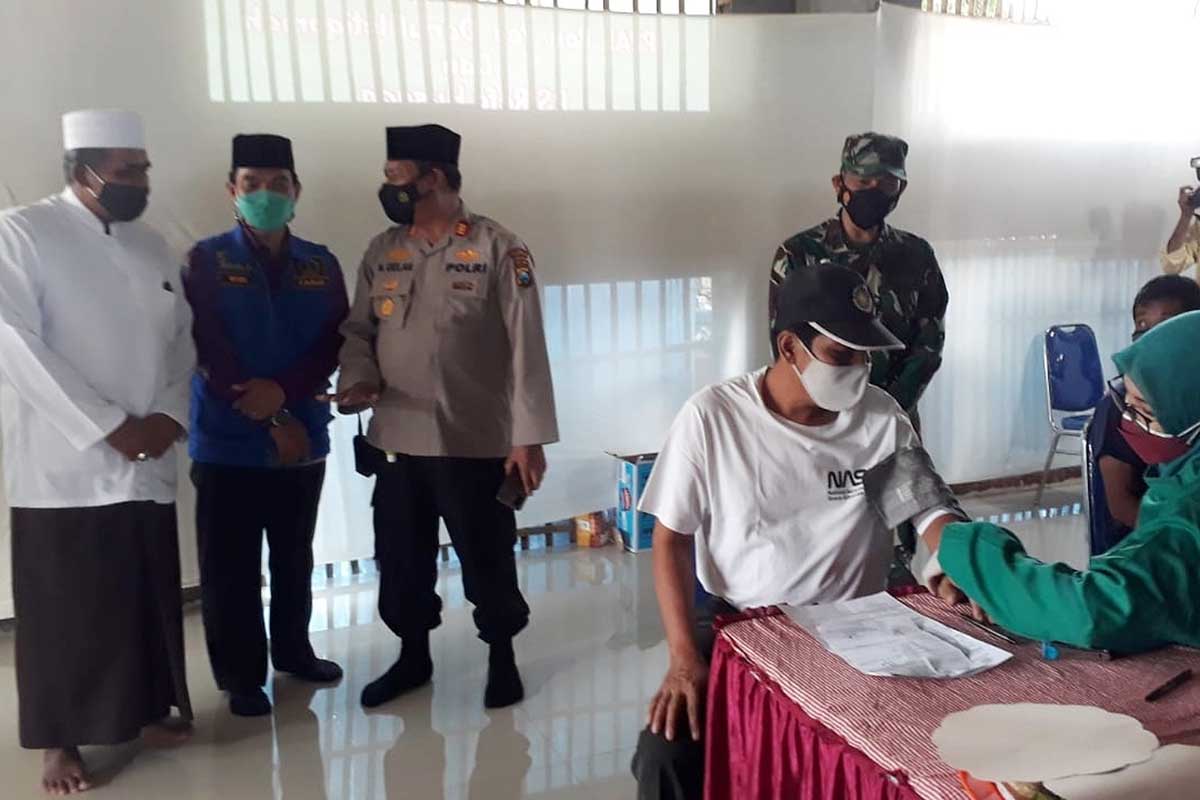 Vaksinasi di Ponpes Darul Istiqomah. (ist) - Ponpes Darul Istiqomah Gelar Vaksinasi Dosis 1 untuk Santri dan Warga