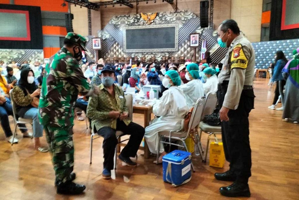 Vaksinasi massal dosis kedua di Gracak UM. (ist) - Gelombang Vaksinasi Massal Sasar ODGJ dan Masyarakat Umum di Gracak UM