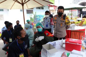 WBP Lapas Lowokwaru menerima vaksin AstraZeneca. (ist) - Polresta Makota Gelontorkan Ribuan Vaksin ke WBP Lapas Lowokwaru