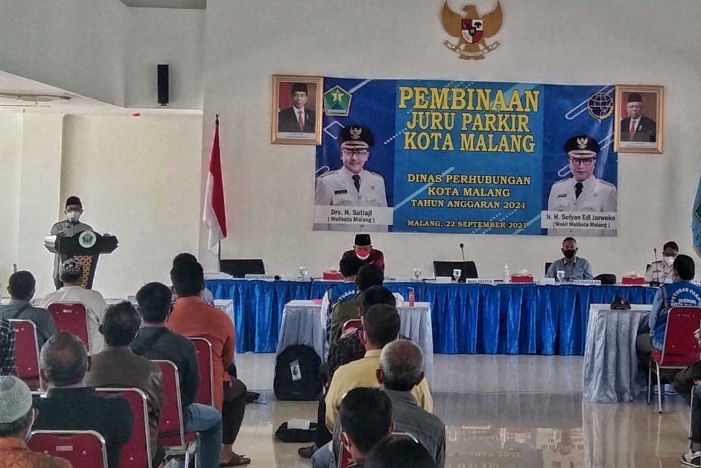 Walikota Malang, Drs H Sutiaji berikan sambutan. (jaz) - Dishub Kota Malang Bina Ratusan Jukir