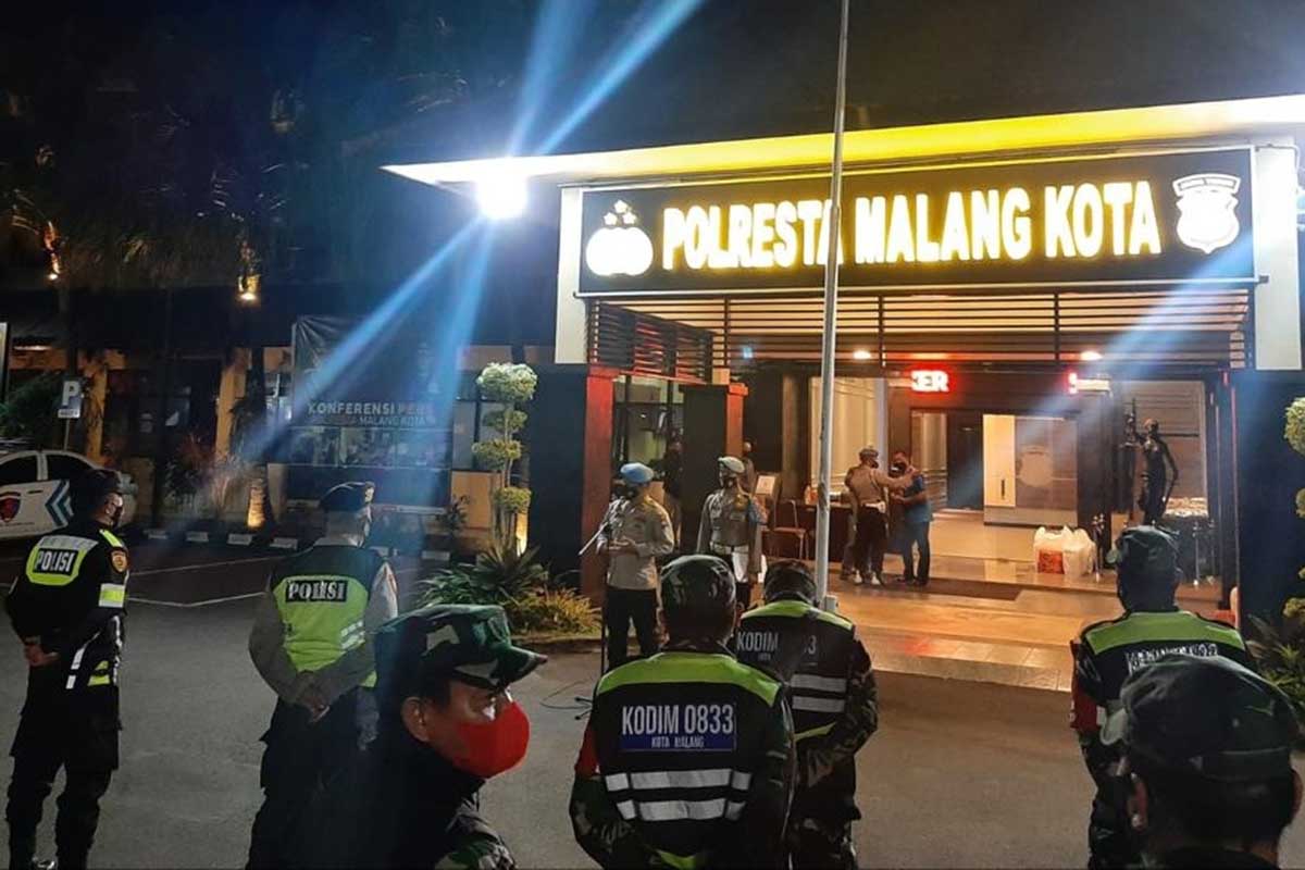 Apel patroli gabungan di Mapolresta Malang Kota. (ist) - Disela Operasi Cipta Kondisi, Tim Patroli Gabungan Sosialisasi Prokes