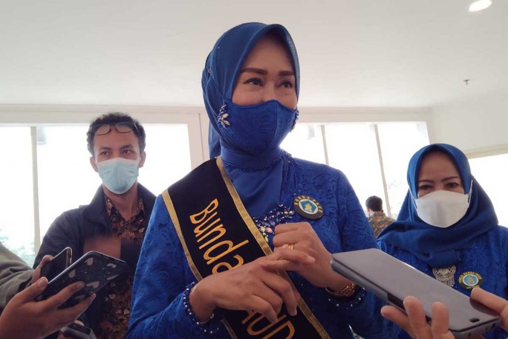 Bunda PAUD Kota Malang, Hj Widayati Sutiaji, ketika dimintai keterangan. (jaz) - Pengukuhan Pokja Bunda PAUD, Tangani Pendidikan Hingga Parenting
