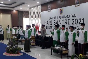 Bupati Hendy saat mengikuti upacara Hari Santri Nasional di Aula Cahya Darma Prajamukti. (ist) - Bupati Jember Hendy Siswanto Ikuti Upacara Peringatan Hari Santri Nasional