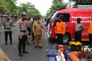 Bupati Tulungagung saat memeriksa kesiapan antisipasi bencana - Forkopimda Apel Antisipasi Bencana Alam