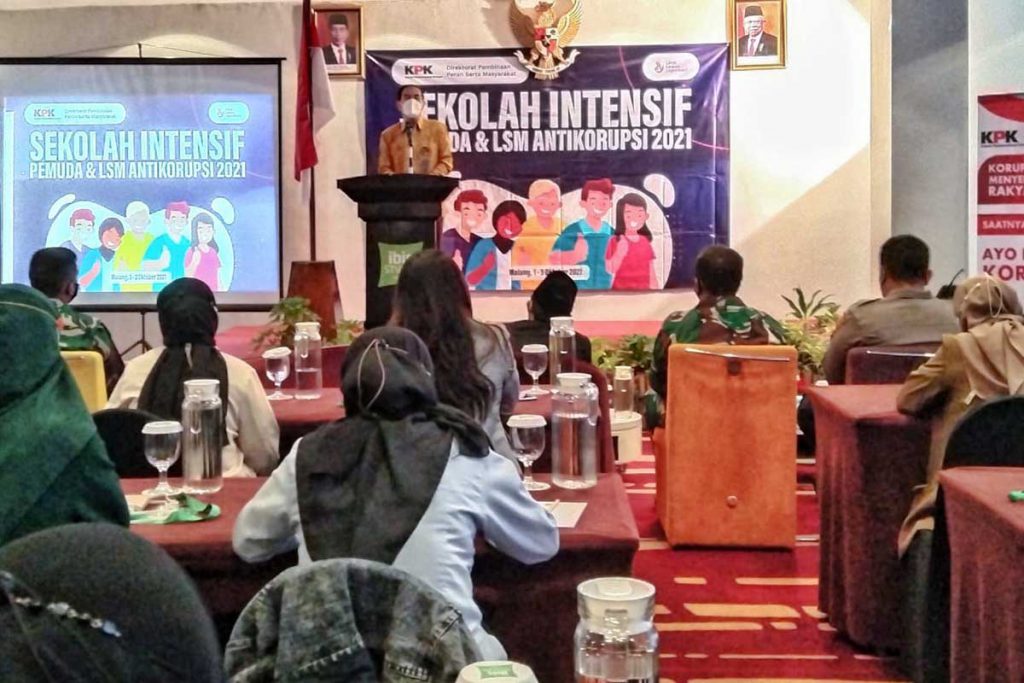 Direktur Pembinaan Peran Serta Masyarakat KPK RI Kumbul Kusdwidjanto Sudjadi, berikan sambutan. (jaz) - KPK Gandeng Pemuda & LSM Berani Laporkan Temuan
