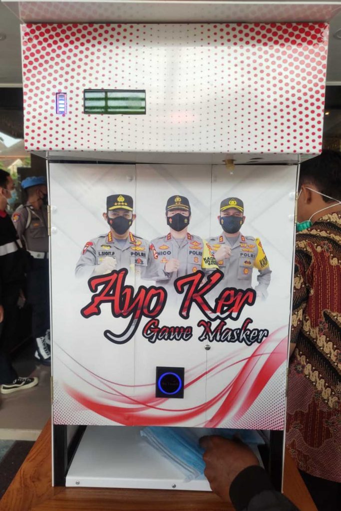 Dispenser masker. (rhd) - Polresta Makota-Fakultas Teknik UB Luncurkan Dispenser Masker Pertama di Indonesia