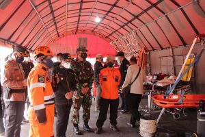 Forpimda Kota Malang meyaksikan kesiapan siaga bencana hidrometrologi. (ist) - Forpimda Kota Malang Gelar Pasukan Siaga Bencana Hidrometrologi