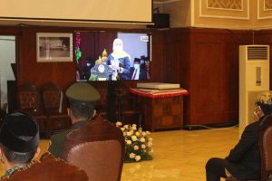 Gubernur Jatim Khofifah Indar Parawansa menyampaikan apresiasinya secara daring. (ist) - HUT 76 Jatim, Khofifah Apresiasi Elemen Jatim dalam Penanganan Covid-19