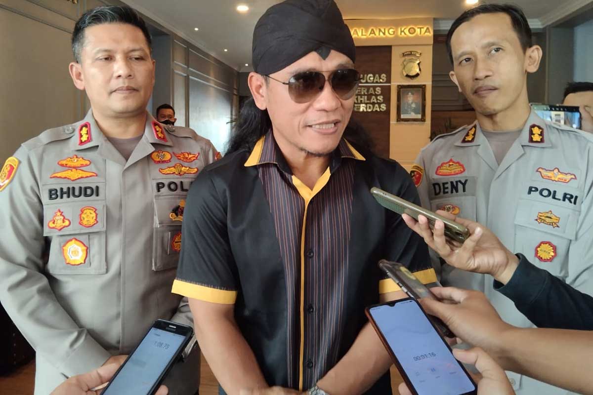 Gus Miftah memberikan keterangan soal tokoh calon ketua PBNU. (jaz) - Gus Miftah Buka Suara Muktamar NU, Gus Yahya atau Kiai Said?