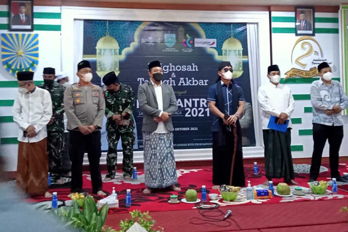 Gus Miftah memberikan tausiyahnya. (ist) - Pemkot Probolinggo Gelar Tablig Akbar Hari Santri Nasional, Hadirkan Gus Miftah