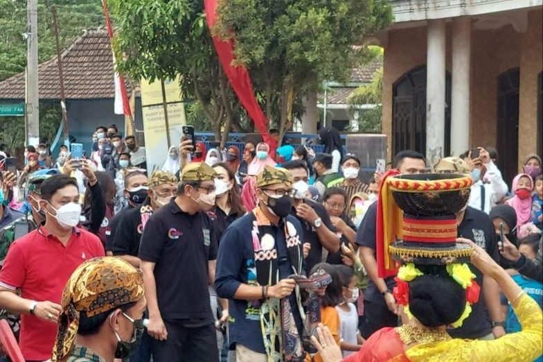 Menparekraf Sandiaga Uno saat berkunjung ke Desa Wisata Sanankerto.