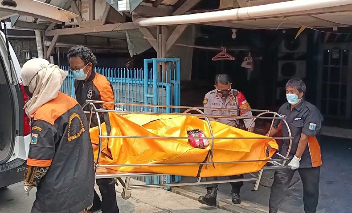 Jenazah nenek ditemukan meninggal dalam rumah. (ist) - Bocah 3 Tahun Terjebak 4 Hari Bersama Jasad Neneknya di Kelapa Gading