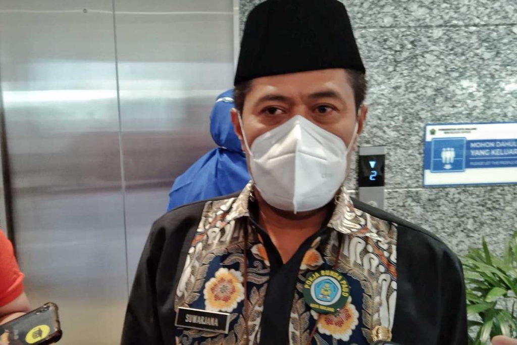 Kadisdikbud Kota Malang, Suwarjana jelaskan capaian vaksin dan swab. (jaz) - Vaksin Pelajar Tercapai 95 Persen, Swab 200 per Hari