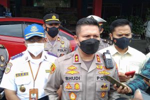 Kapolresta Makota AKBP Budi Hermanto, menjelaskan NIK peserta vaksin. (jaz) - Kecewa NIK-nya Terpakai, Wanita Ini Belum Bisa Vaksin
