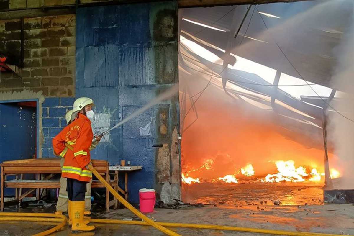 Kebakaran gudang Shopee. (ist) - Shopee Klaim Paket Pelanggan Aman Meski Gudangnya Baru Terbakar