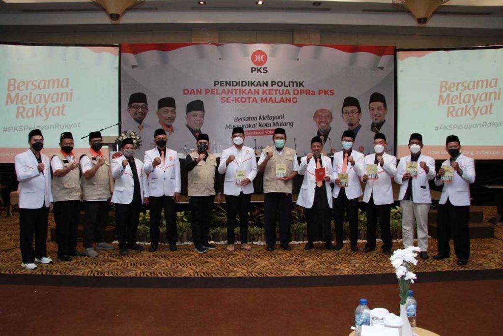 Bentuk Pertanggungjawaban, Fraksi PKS Launching Buku Catatan Kinerja 1 Tahun 2020-2021 1 Kolaborasi anggota Fraksi PKS dan kader, mensolidkan kinerja dan amanah pelayanan PKS. (ist) - Bentuk Pertanggungjawaban, Fraksi PKS Launching Buku Catatan Kinerja 1 Tahun 2020-2021