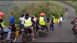 Para ojek yang melayani wisatawan di Gunung Kelud - Bupati Imbau Turunkan Tarif Ojek Gunung Kelud - Kadis Pariwisata: Tarif Sudah Turun ke Rp 30 Ribu