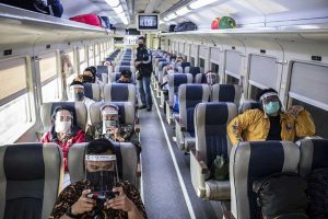 Penumpang kereta api. (ist) - Anak di Bawah 12 Tahun Boleh Naik Kereta Api, Simak Syaratnya
