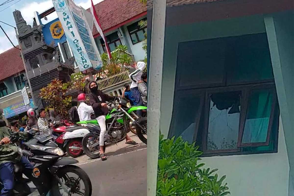 Puluhan siswa dari SMK Muhammadiyah Rogojampi, SMK PGRI Rogojampi, dan SMK Taruna Mandiri Srono saat melakukan pelemparan batu di SMAN 1 Genteng, Sabtu (23/10/2021) siang - Kasus Aktif Menurun, RSSA Imbau Tetap Waspada