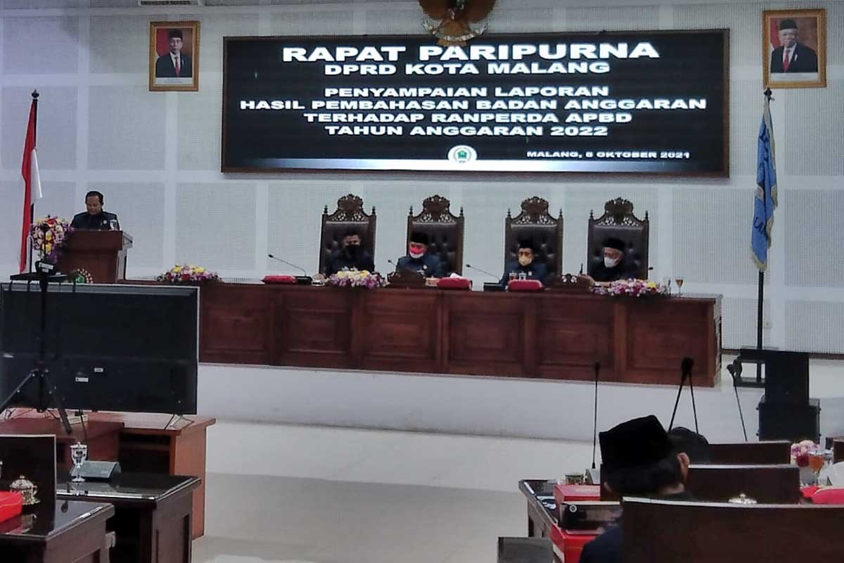 Rapat Paripurna DPRD. (jaz) - PAD Turun, Tim Banggar Pangkas RAPBD 2022