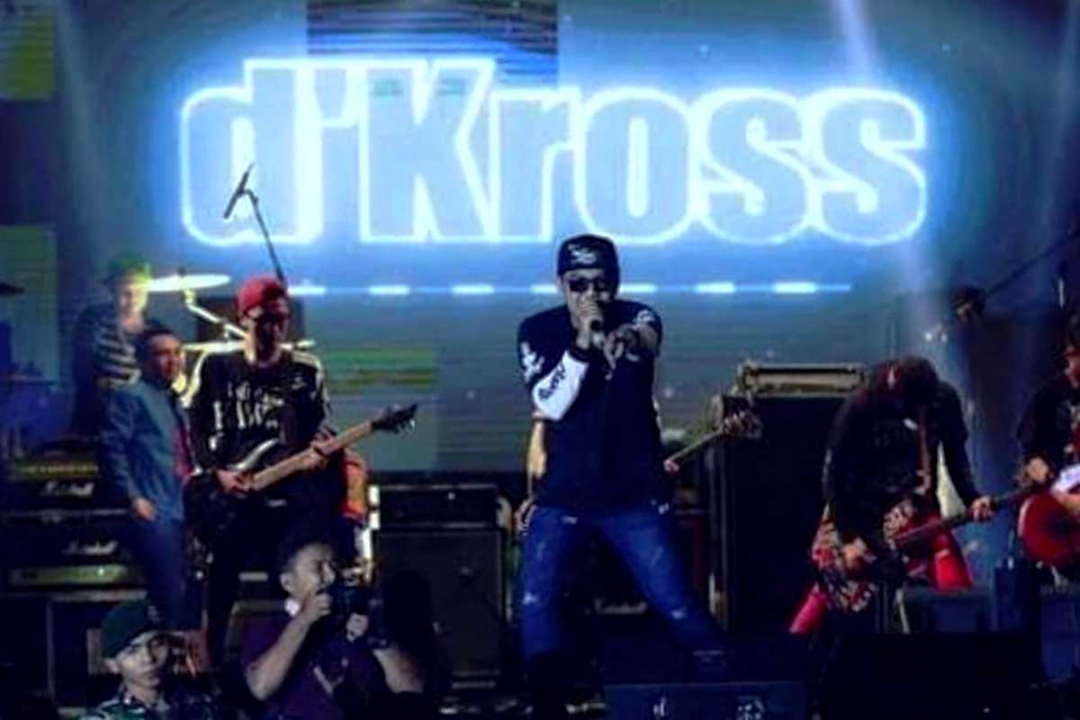 Salah satu penampilan d'Kross sebelum pandemi. (ist) - Tandai HUT ke-15, d'Kross Siapkan Konser 7 Ruang dan Album Kolaborasi Penyanyi Ibukota