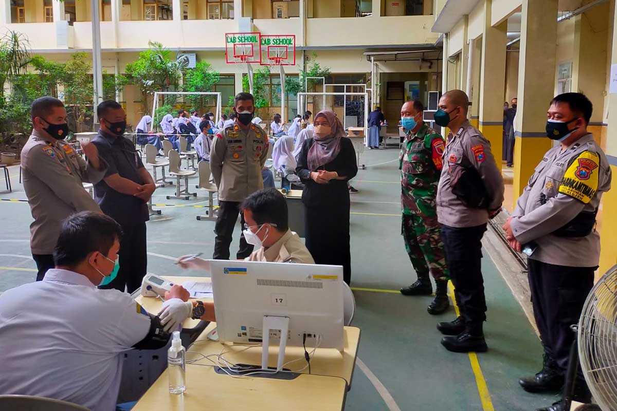 Suasana vaksinasi Sinovac dosis 2 di SMA Laboratorium UM. (ist) - Siswa SMA Laboratorium UM Vaksinasi Dosis 2