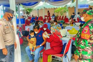 Suasana vaksinvaganza di halaman Mini Block Office. (ist) - Ribuan Peserta Sukseskan Vaksinvaganza