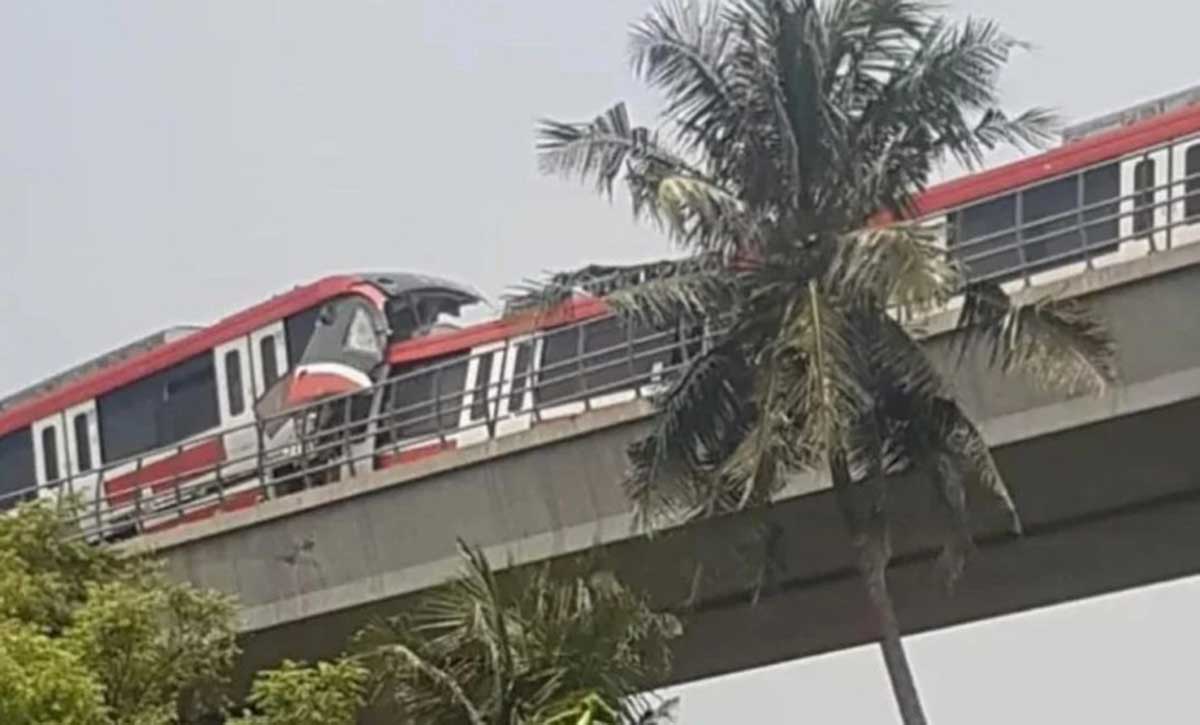 Tabrakan LRT. (ist) - LRT Tabrakan di Jalur Layang Cibubur