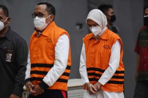 Tersangka TPPU Puput Tantriana dan Hasan Aminuddin. (ist) - Bupati Probolinggo Puput Tantriana dan Suaminya Resmi Jadi Tersangka Kasus Suap