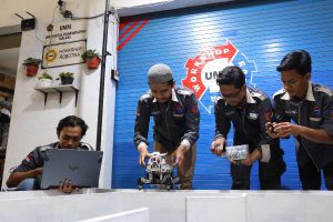 Tim Dome UMM sukses borong tiga penghargaan Kontes Robot SAR Indonesia (KRSRI) 2021. (ist) - UMM Borong Tiga Penghargaan Kontes Robot SAR Indonesia Level Nasional