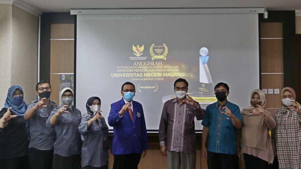Tim di balik layar raihan Anugerah Keterbukaan Informasi Publik. (ist) - UM Kembali Raih Anugerah Keterbukaan Informasi Publik Kategori Informatif
