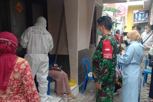 Tim gabungan melakukan tracing di RW 2 Tanjungrejo. (ist) - Tim Gabungan Tracing 20 Orang Kontak Erat Suspek Tanjungrejo