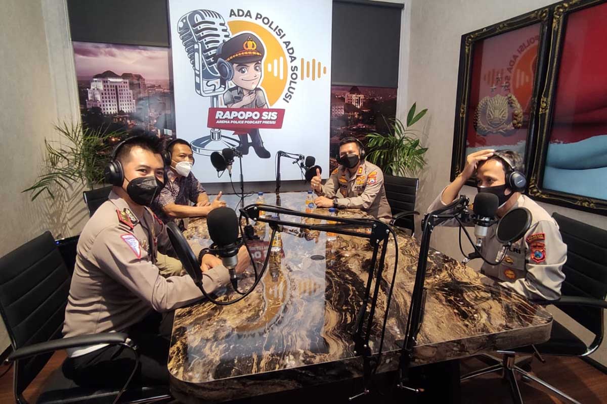 Ujicoba Podcast RAPOPO SIS - Arema Police Podcast Presisi, bersama jajaran Polresta Makota dan Ketua PWI Malang Raya. (rhd) - Polresta Makota Launching Podcast RAPOPO SIS - Arema Police Podcast Presisi
