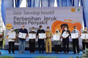 Unitri bersama beberapa perguruan tinggi lainnya, usai penandatanganan MoU dengan Balijestro. (ist) - Aplikasikan MBKM, Fakultas Pertanian Unitri MoU dengan Balijestro