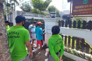Vandalisme di tembok gapura rumdin. (ist) - Pelaku Vandalisme Hujat Wali Kota Malang Dilaporkan