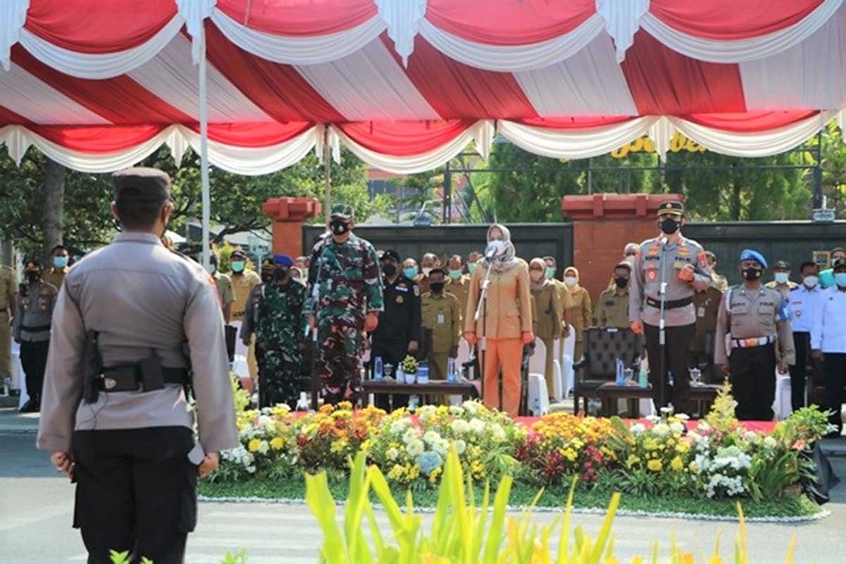 Wali Kota didampingi Kapolres Mojokerto Kota, dan Kasdim 0815/Mojokerto memimpin Apel Gelar Pasukan - Wali Kota Pimpin Apel Kesiapsiagaan Bencana