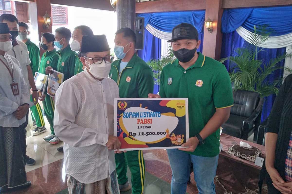 Walikota Malang, Drs H Sutiaji berikan apresiasi kepada para atlet. (ist) - Bawa Emas, Pemkot Malang Beri Apresiasi Atlet PON XX Papua