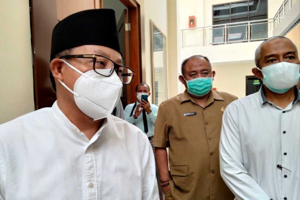 Walikota Malang Sutiaji memberikan keterangan kepada awak media. (ist) - Walikota Malang Didenda Rp25 Juta, Buntut Langgar PPKM Kondang Merak