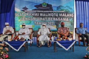 Walikota Malang hadir ditengah-tengah petinggi agama. (ist) - Dukung 2022 Tahun Toleransi, Walikota Malang Silahturahmi Berbagai Umat Beragama