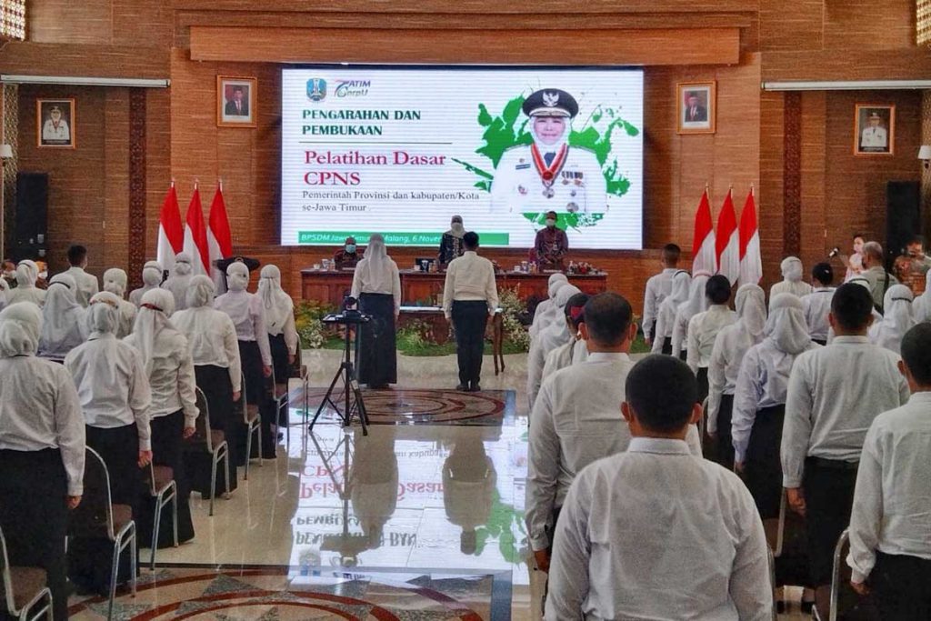 120 CPNS mengikuti secara luring di BPSDM Jatim. (jaz) - Buka Latsar CPNS, Khofifah Minta Kepekaan Sosial hingga 'BerAKHLAK'
