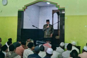 Anies Baswedan memberikan pesan kebangsaan dihadapan jamaah. (jaz) - Silahturahmi di Ponpes Sabilurrosyad Gasek, Anies Baswedan: Jaga NKRI