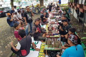Batu permata berbagai jenis di pamerkan, dan dijual belikan (Foto: Kuryanto) - Ingin Miliki Barang Antik Dan Batu Permata Berkualitas, Datang Aja Ke Banyuwangi