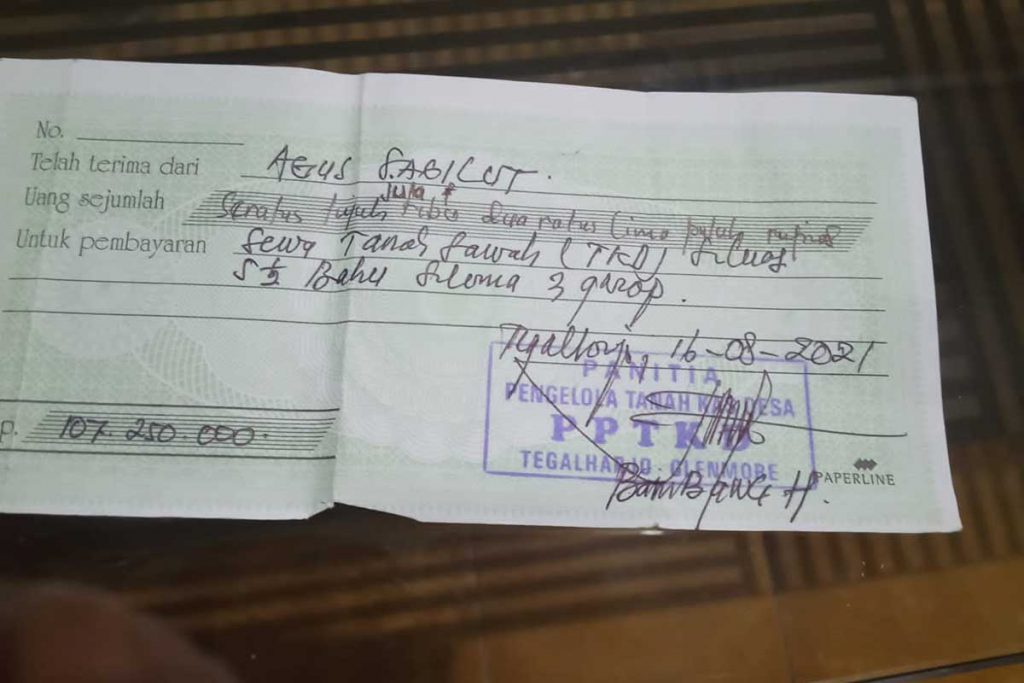 Bukti kwitansi sewa Tanah Kas Desa yang ditandatangani Sekdes Tegalharjo, Bambang Harianto - Sekdes Tegalharjo Diduga Selewengkan Uang Sewa Tanah Kas Desa