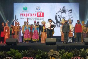 Bung Edi saat membuka Parade Budaya Nusantara. (ist) - Parade Budaya Nusantara Harmonisasi Kerukunan Orda dan Warga Kota Malang